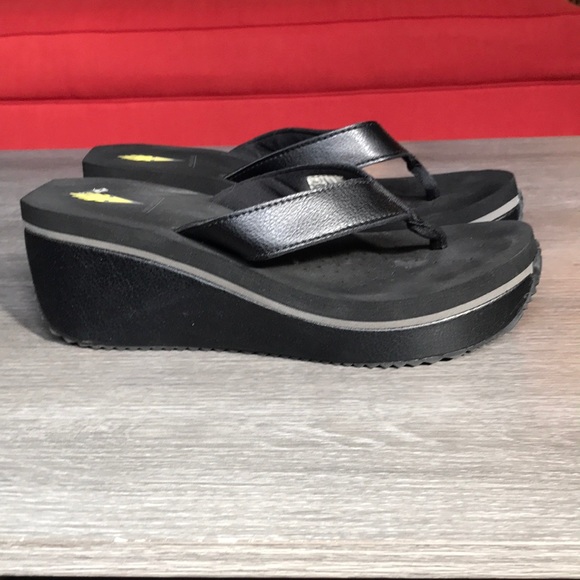 volatile platform flip flops